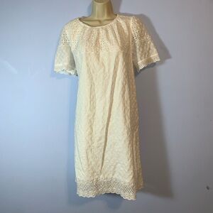 Gap white eyelet lace short sleeve shift dress size medium crew neck preppy